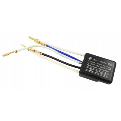 Componente electrónico preto com fios coloridos e texto branco
