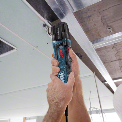 Ferramenta elétrica BOSCH Professional a ser usada no teto de gesso