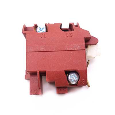 Interruptor elétrico vermelho com parafusos e números gravados