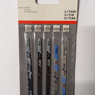 Conjunto de lâminas de serra Bosch em embalagem branca e cinza com cinco lâminas