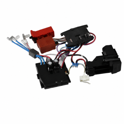 Conjunto de cabos elétricos com conectores plásticos coloridos sobre fundo branco