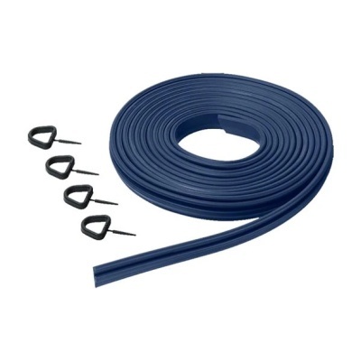 Rolo de borracha azul com quatro ganchos pretos para fixação