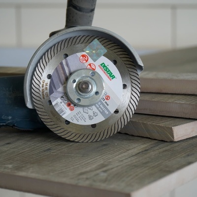 Disco de corte DISTAR para esmerilhadora sobre madeira