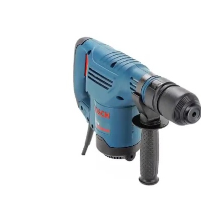 Martelo perfurador Bosch azul com cabo elétrico em vários ângulos