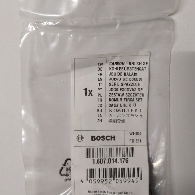 Pacote plástico transparente com conjunto de escovas de carbono Bosch e etiqueta identificativa