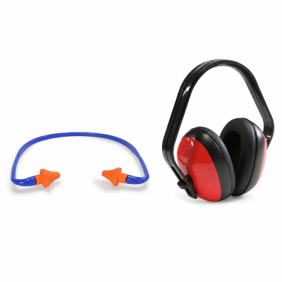 Tampões de ouvido laranja com suporte azul e auscultadores vermelhos e pretos em fundo branco.