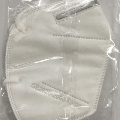 Máscara de proteção facial KN95 branca embalada em plástico transparente