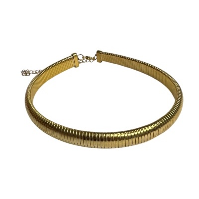 Colar rígido dourado com textura espiral e fecho ajustável