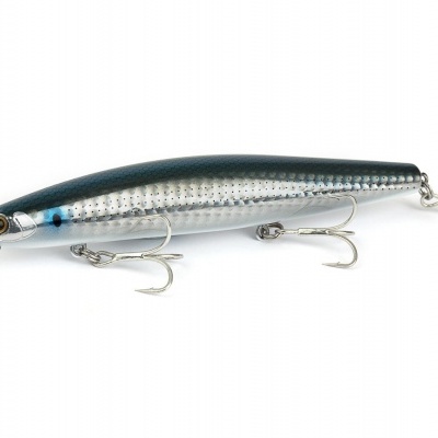 Isca de pesca artificial prateada e preta com ganchos metálicos.