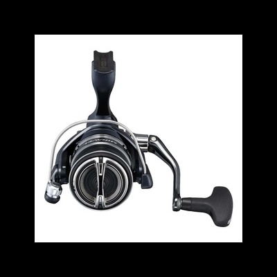 Carretel de pesca preto e prateado com pega de espuma