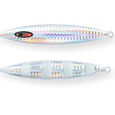 Dois iscos de pesca prateados iridescentes com padrão de escamas e olhos pintados