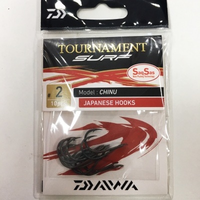 Anzóis japoneses DAIWA Tournament Surf modelo CHINU em embalagem transparente com detalhes vermelhos e dourados