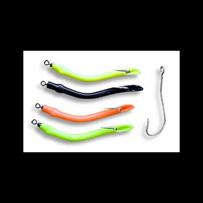 Conjunto de anzóis de pesca coloridos e um anzol simples metálico