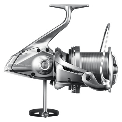 Carreto de pesca prateado com manípulo preto e texto Aero Technium MDX