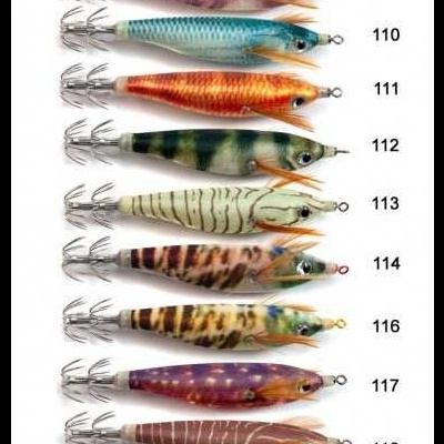Oito iscas artificiais para pesca tipo camarão em várias cores e padrões com números 109 a 118.