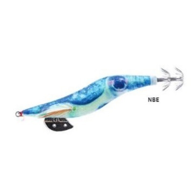 Isco de pesca artificial azul e verde com anzóis múltiplos e placa preta com texto NBE