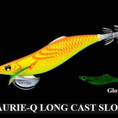 Isca de pesca em forma de lula laranja e amarela com anzóis e isca menor verde com texto Glow