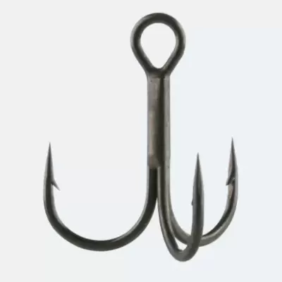 Anzol triplo de metal cinzento com três ganchos