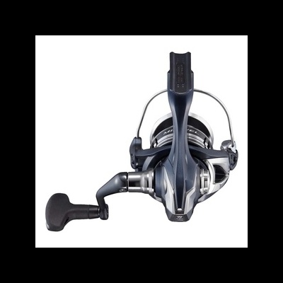 Carreto de pesca preto e prata em fundo branco