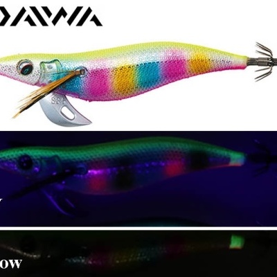 Isca de pesca Daiwa multicolor com gancho triplo e lâmina metálica