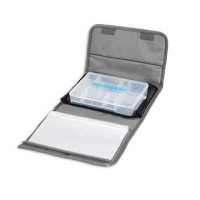 Estojo cinzento aberto com caixa transparente SHIMANO dentro