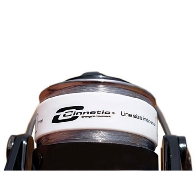 Rolo para carreto de pesca branco e preto com inscrição Ginnetic