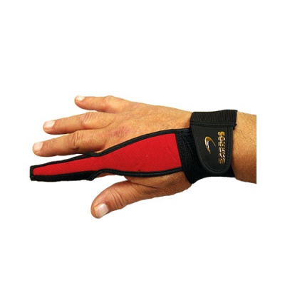 Mão com talhadeira de proteção vermelha e preta com tira ajustável preta
