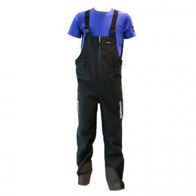 Calças de pesca pretas Shimano com alças e t-shirt azul