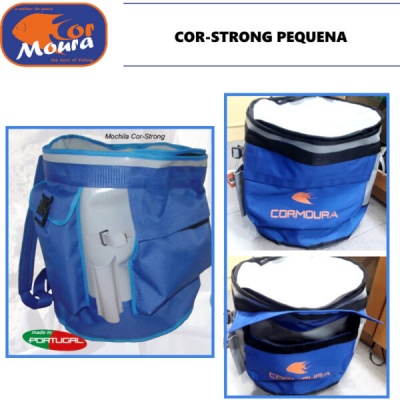 Mochila azul para pesca com texto CORMOURA e estrutura rígida