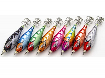 Oito iscos de pesca coloridos alinhados em fundo branco