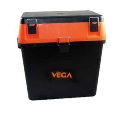 Caixa de arrumação preta e laranja com fechos metálicos e texto VEGA