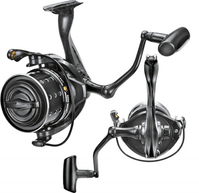 Carreto de pesca preto com pormenores em cinzento e amarelo