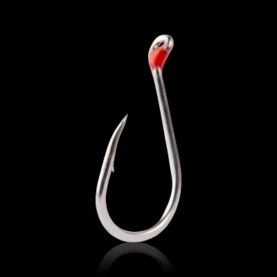 Anzol de pesca metálico prateado com nó vermelho