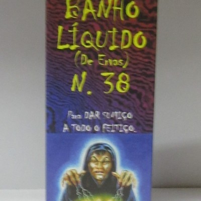 Embalagem de banho líquido de ervas N.38 com figura encapuzada e texto explicativo