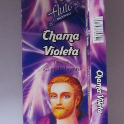 Embalagem roxa de incenso Chama Violeta com imagem de homem ruivo e estrela amarela