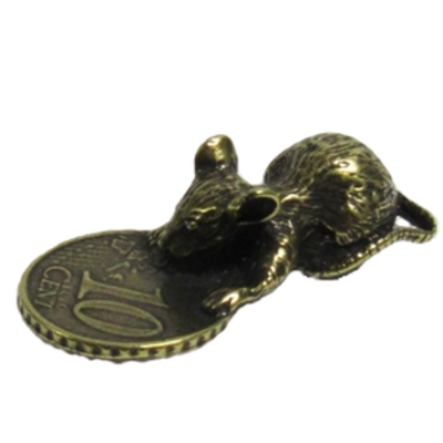 Figura decorativa de rato em metal envelhecido com moeda de 10 cêntimos