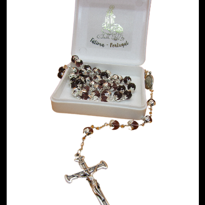 Rosário com contas prateadas em caixa branca com texto Fátima - Portugal