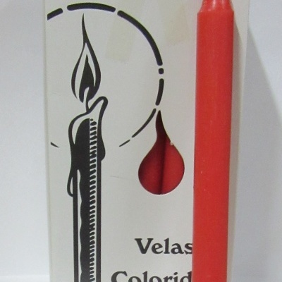 Vela vermelha com embalagem branca e texto Velas Colorid