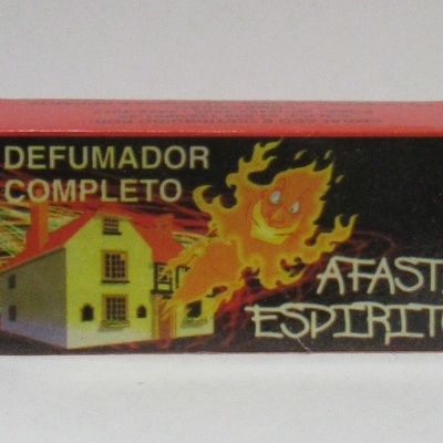 Embalagem de defumador completo com ilustração e texto