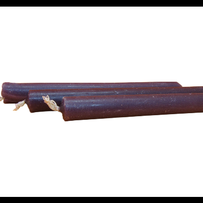 Três velas castanho escuro finas com pavios brancos