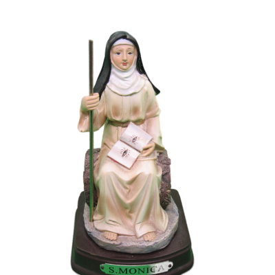 Estátua de S. Monica em hábito religioso com cajado e livro
