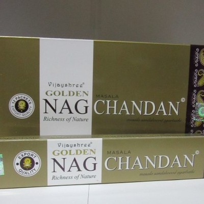 Pacotes de incenso Vijayshree Golden Nag Masala Chandan em embalagem dourada e branca com selos de qualidade