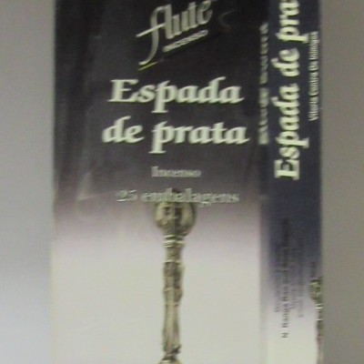 Embalagem preta e branca de incenso Flute Espada de prata com 25 varetas e imagem de castiçal prateado