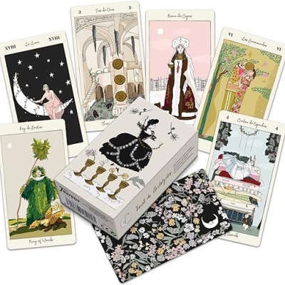 Cartas de tarot coloridas com caixa e saco floral