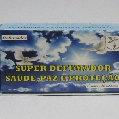 Caixa azul de papel com texto SUPER DEFUMADOR SAÚDE, PAZ E PROTEÇÃO e imagem de céu com nuvens