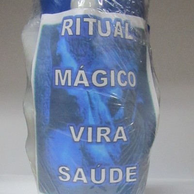 Vela azul com rótulo em embalagem plástica