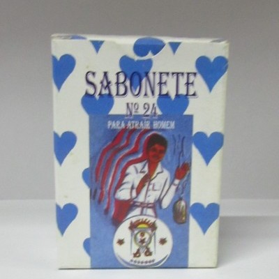 Caixa de sabonete com corações azuis e imagem de homem e bandeira