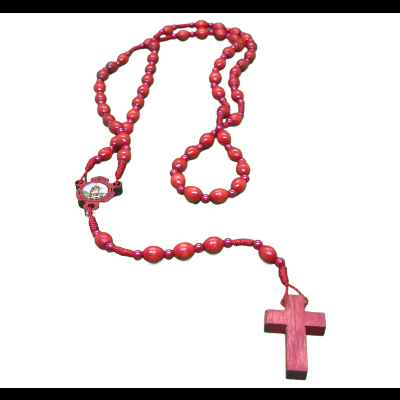 Colar de contas vermelhas com crucifixo vermelho