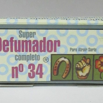 Caixa de produto Super Defumador nº 34 com imagens de ferradura, mão e flor