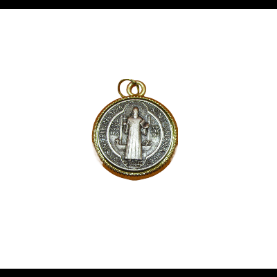 Medalha redonda dourada com figura prateada e texto circular.